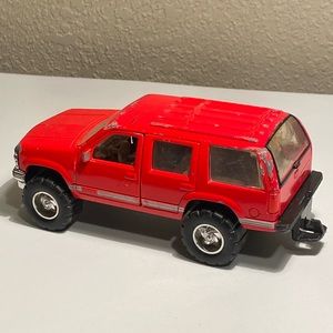 Vintage Tootsietoy Diecast 1996 Chevrolet Chevy Tahoe SUV 1/32 Red.